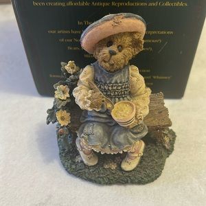 Boyds Bears & Friends Figurine -- Lil' Miss Muffet ... What's in the Bowl?